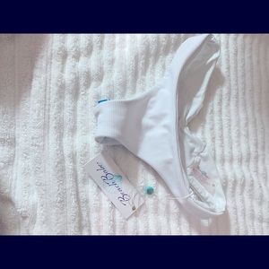 Bright white ribbed Beach Babe lei bottom